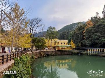 韶关南雄帽子峰旅游景区-红枫湖照片