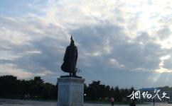 抚顺萨尔浒旅游攻略之皇太极塑像