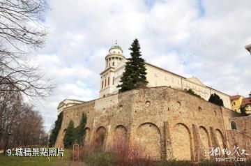 潘諾恩哈爾姆千年修道院-城牆照片
