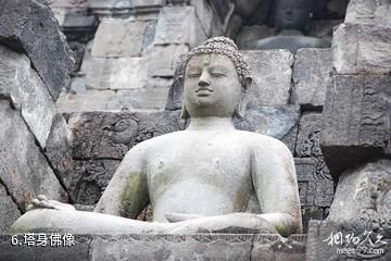 印尼婆罗浮屠-塔身佛像照片