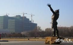 长春文化广场旅游攻略之男体雕像