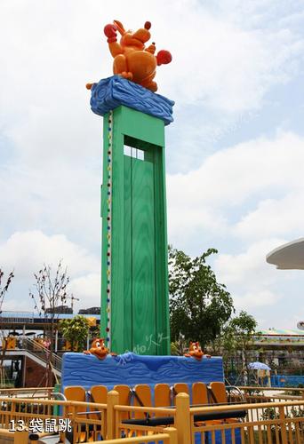 广西南宁凤岭儿童公园-袋鼠跳照片