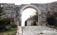 阿尔巴尼亚萨兰达市旅游攻略之拱门