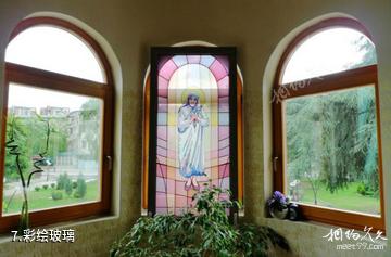 马其顿德兰修女纪念馆-彩绘玻璃照片