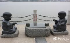 贵港东湖公园旅游攻略之童子弈棋雕塑