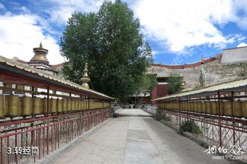 西藏白居寺-转经筒照片