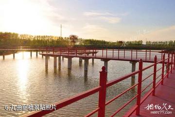 農墾北大荒農機博覽園-九曲廊橋照片