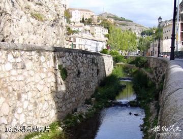 西班牙昆卡古城-水渠照片