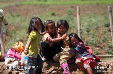 滄源翁丁佤族村寨-佤族兒童照片