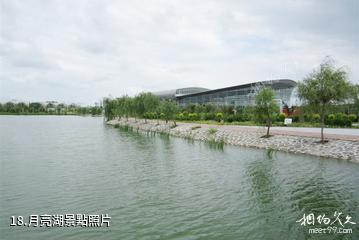 農墾北大荒農機博覽園-月亮湖照片
