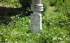 阿尔巴尼亚培拉特古城旅游攻略之墓碑