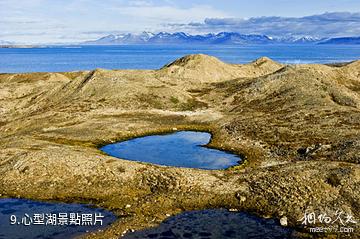 挪威斯瓦爾巴群島-心型湖照片
