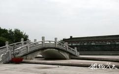 高雄莲池潭旅游攻略之泮池与拱桥