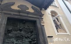 卢布尔雅那圣尼古拉斯大教堂旅游攻略之青铜浮雕