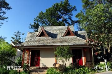 思茅梅子湖公园-石头房子照片