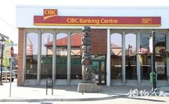 加拿大鄧肯小城旅遊攻略之銀行門前木雕