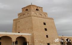 突尼斯凯鲁万市旅游攻略之高耸的宣礼塔
