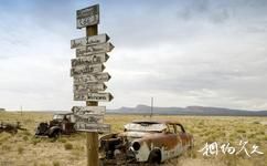 美国66号公路旅游攻略之荒野中废弃的汽车