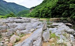 丹東鳳城奇石峽漂流旅遊攻略之怪石嶙峋