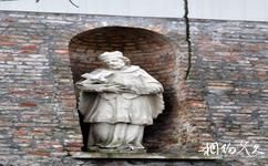 潘诺恩哈尔姆千年修道院旅游攻略之雕像