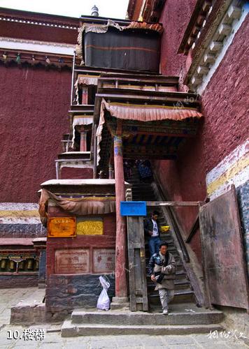 西藏萨迦寺-楼梯照片
