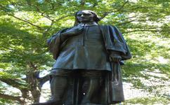 美国耶鲁大学校园概况之Abraham Pierson雕像