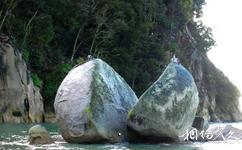 新西兰阿贝尔·塔斯曼国家公园旅游攻略之裂开的苹果石头