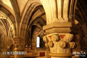 潘諾恩哈爾姆千年修道院-地下室照片