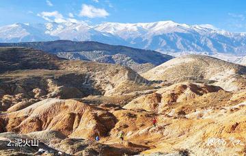 乌苏泥火山景区-泥火山照片