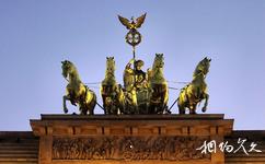 德国勃兰登堡门旅游攻略之胜利女神像