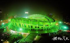 上海八万人体育场旅游攻略之夜色下的上海体育场