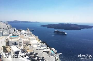 聖托里尼皮爾戈斯小鎮-海岸線照片