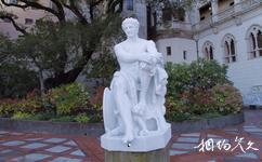 美國赫氏古堡旅遊攻略之廣場雕塑