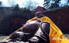 北京戒台寺旅遊攻略之千年香樟木雕彌勒佛
