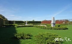 拉脱维亚隆黛尔宫旅游攻略之纪念林
