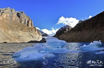 西藏曲登尼玛风景区-冰川湖照片