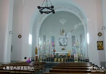 阿尤恩三毛故居-教堂內部照片