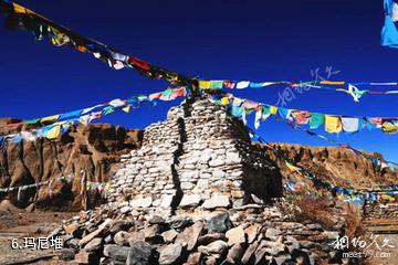 西藏曲登尼玛风景区-玛尼堆照片