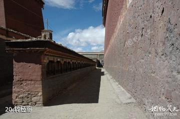 西藏萨迦寺-转经廊照片