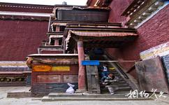 西藏萨迦寺旅游攻略之楼梯