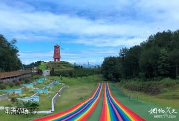 平昌大石童话小镇景区-滑草场照片