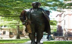 美國耶魯大學校園概況之內森·黑爾銅像