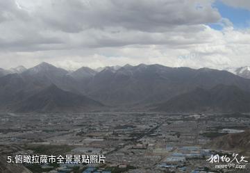 西藏帕崩崗寺-俯瞰拉薩市全景照片