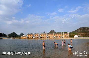 貴州貞豐雙乳峰景區-湖濱沙灘照片