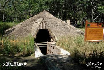 月牙湖中國北方民族園-遺址照片