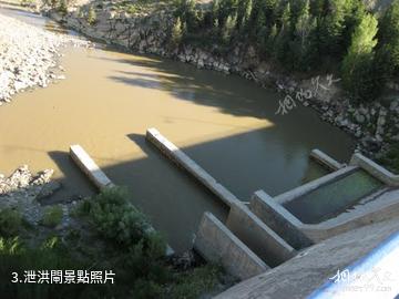 阿勒泰齊背嶺旅遊區-泄洪閘照片