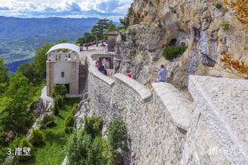 黑山奥斯特洛修道院-崖壁照片