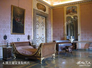 義大利卡塞塔王宮-國王寢宮照片