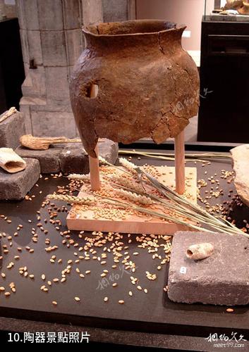蒙斯斯皮耶納新石器時代燧石礦-陶器照片