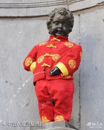 布魯塞爾撒尿小童雕像-中式衣服照片